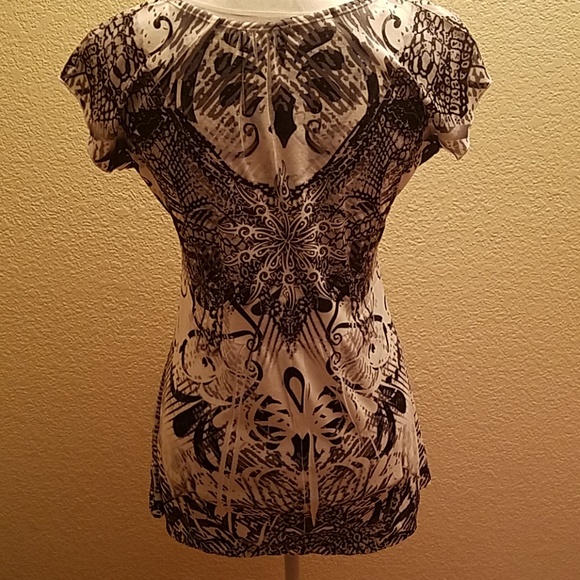 Unity World Wear Top - Picture 3 of 3